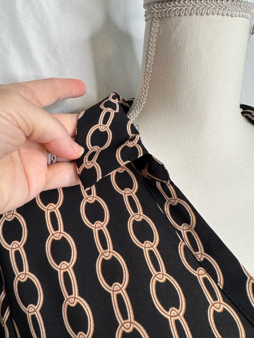 Worthington Chain Print High Low Blouse Large Black Gold Button Front - Picture 6 of 12